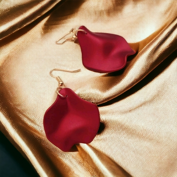 Rose petal drop earrings - Picture 9 of 11